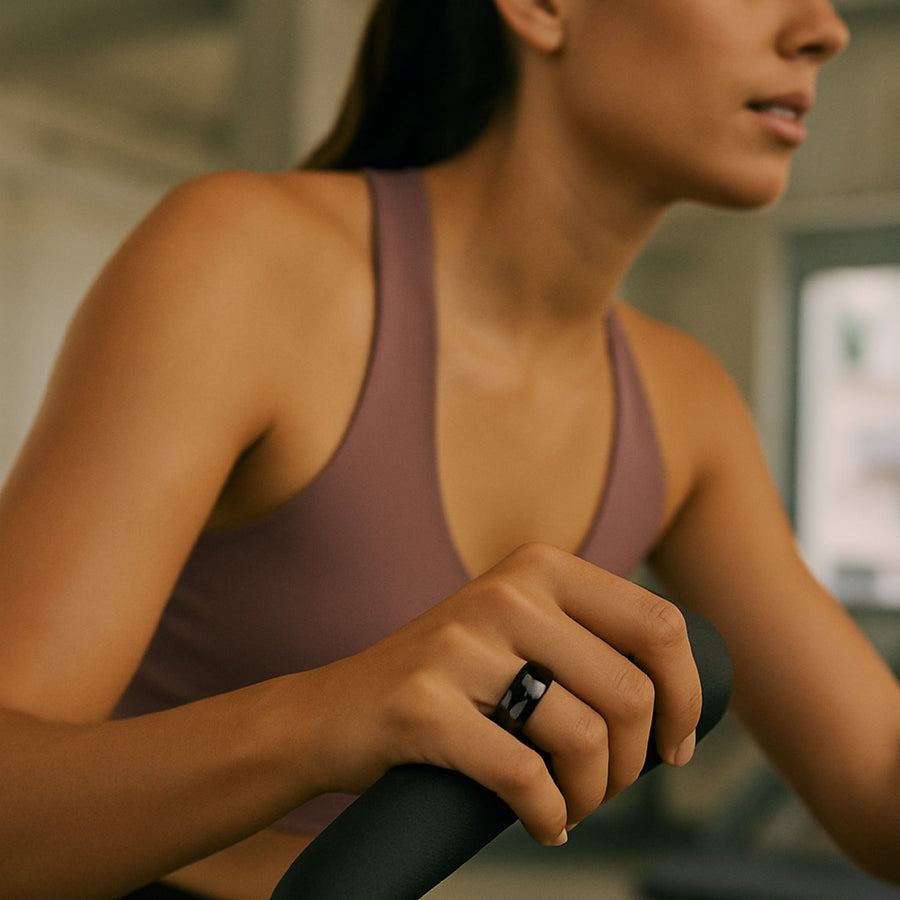 Everyday Wellness Smart Ring – Sleek Health & Sleep Tracker with Magnetic Charging Base